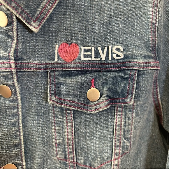 NWT Graceland Blue Denim I 🩷 Elvis Jacket! Stretchy. Fitted. Size: L - Picture 3 of 10
